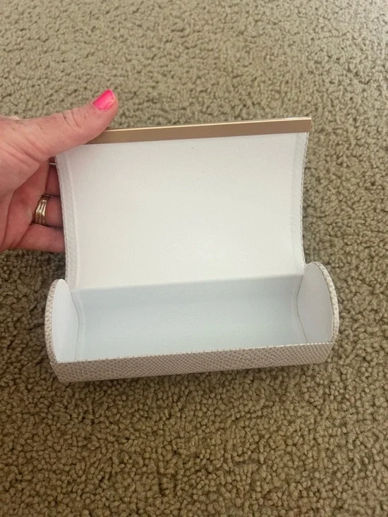 Jimmy Choo White Snake-Embossed Sunglass Case - Picture 3 of 3